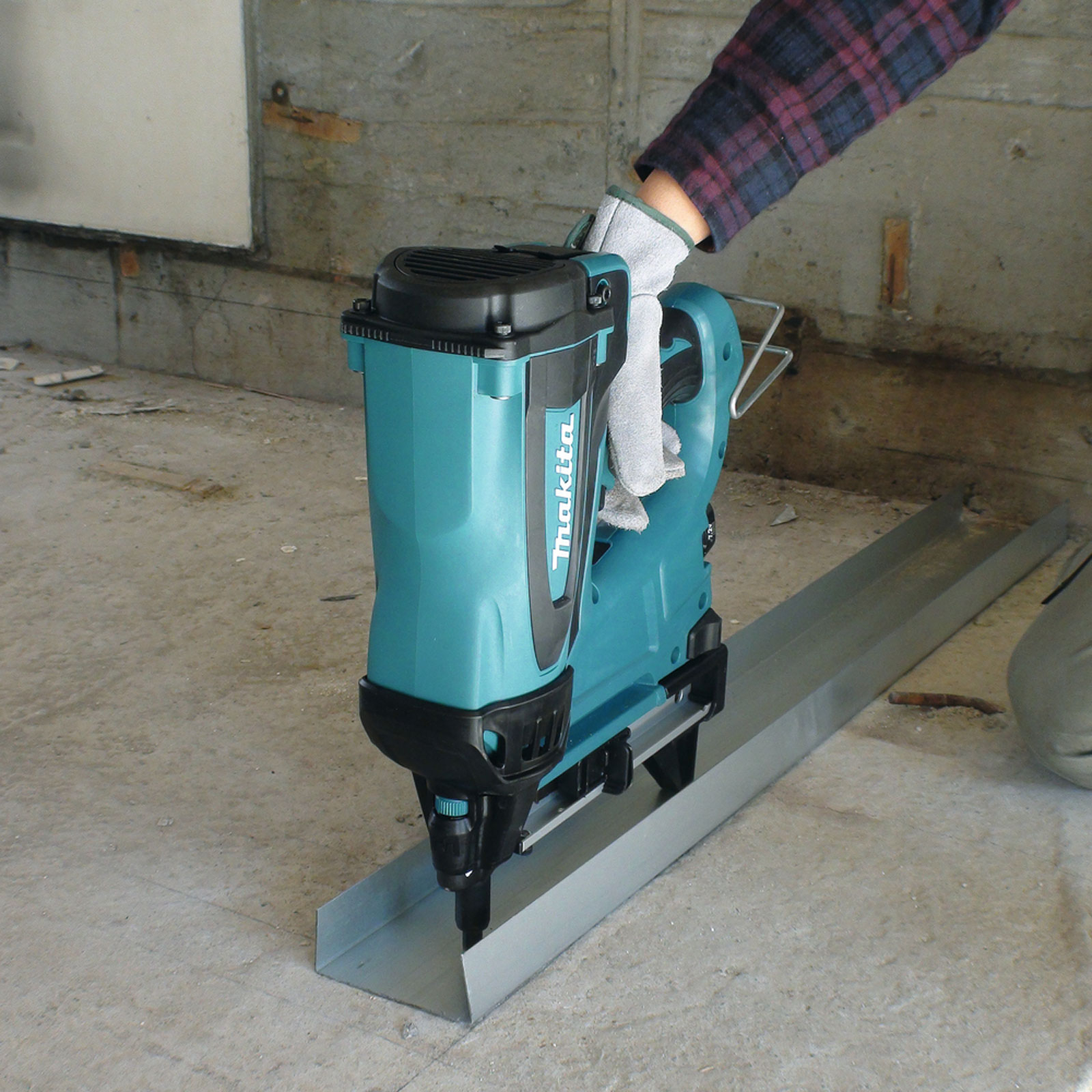 Makita GN420CLSE Akku-Gasnagler Beton 7,2 V / 2x 1,5 Ah Akku + Ladegerät im Koffer