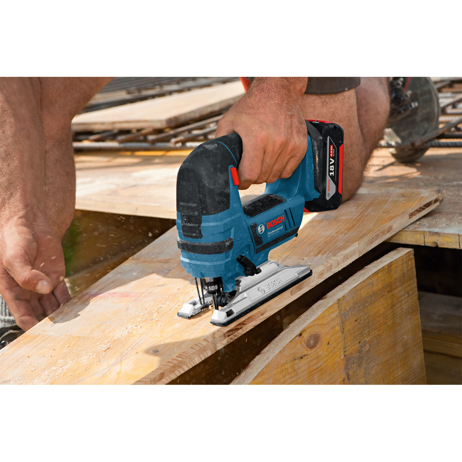 Bosch Akku-Stichsäge GST 18V-LI B / 2x 2,0 Ah Akku + Ladegerät inkl. Zubehör-Set in L-Boxx