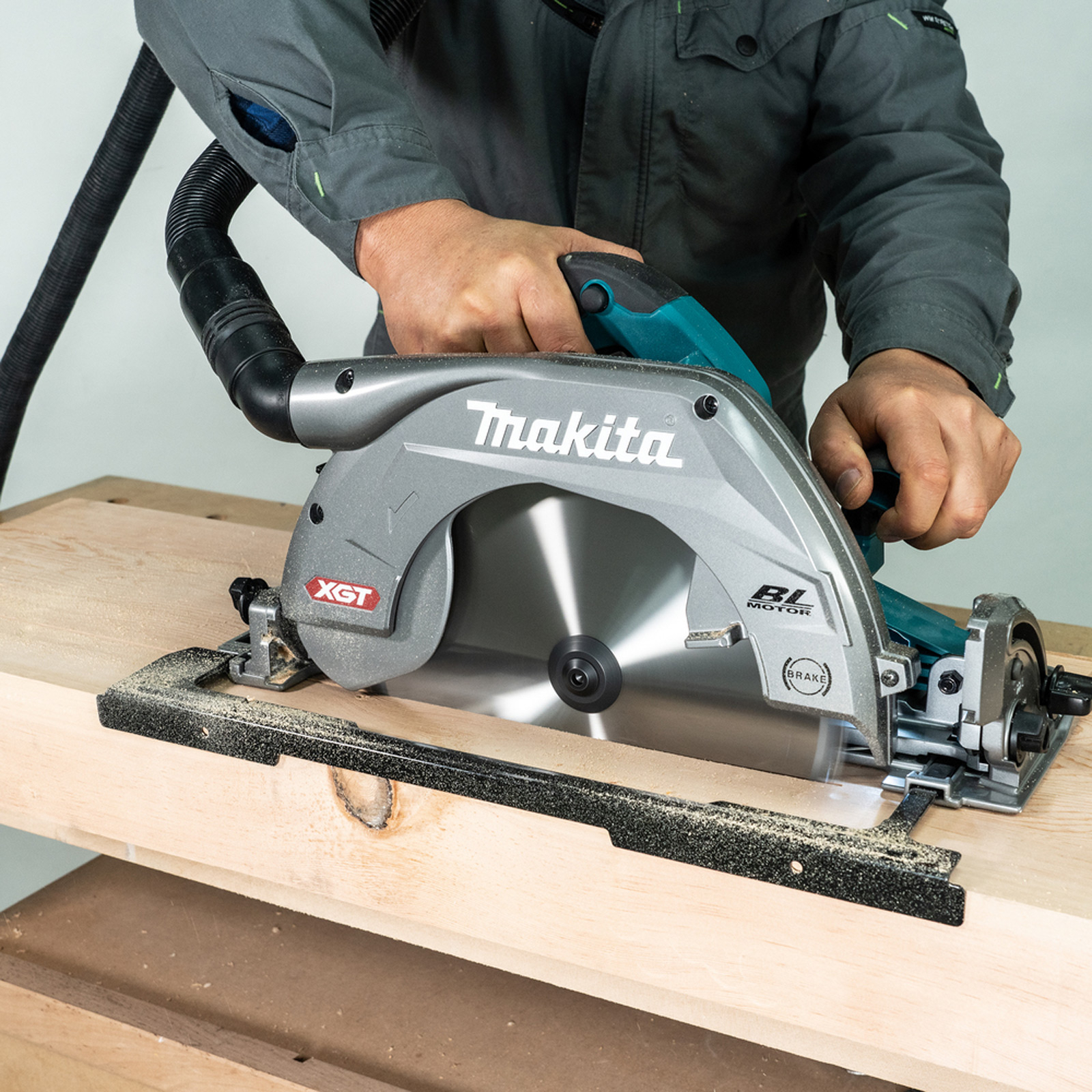 Makita HS011GT201 Akku-Handkreissäge 101 mm 40 V max. Ø 260 - 270 mm / 2x 5,0 Ah Akku + Ladegerät