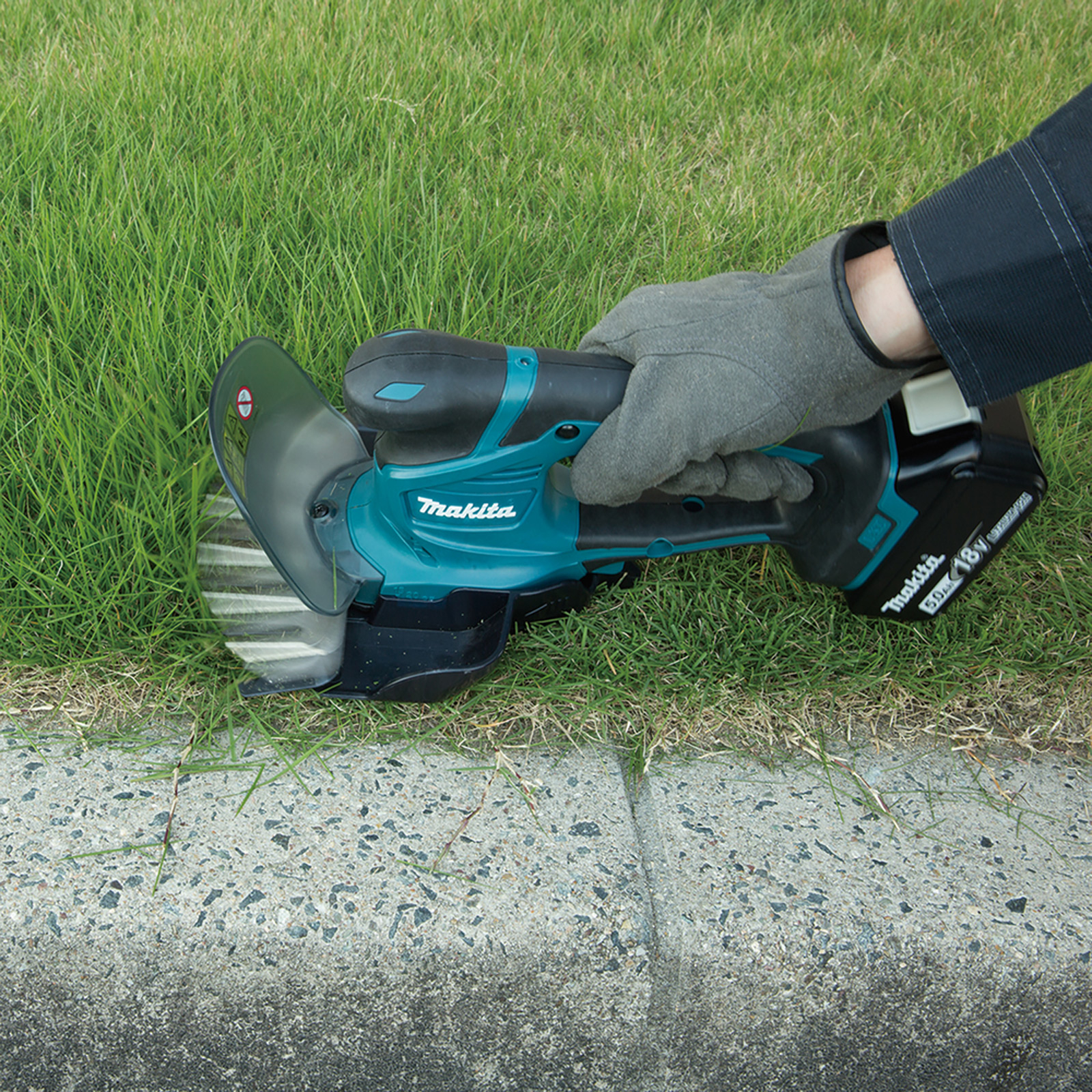 Makita DUM604ZX Akku-Grasschere 18 V Solo inkl. Zubehör-Set