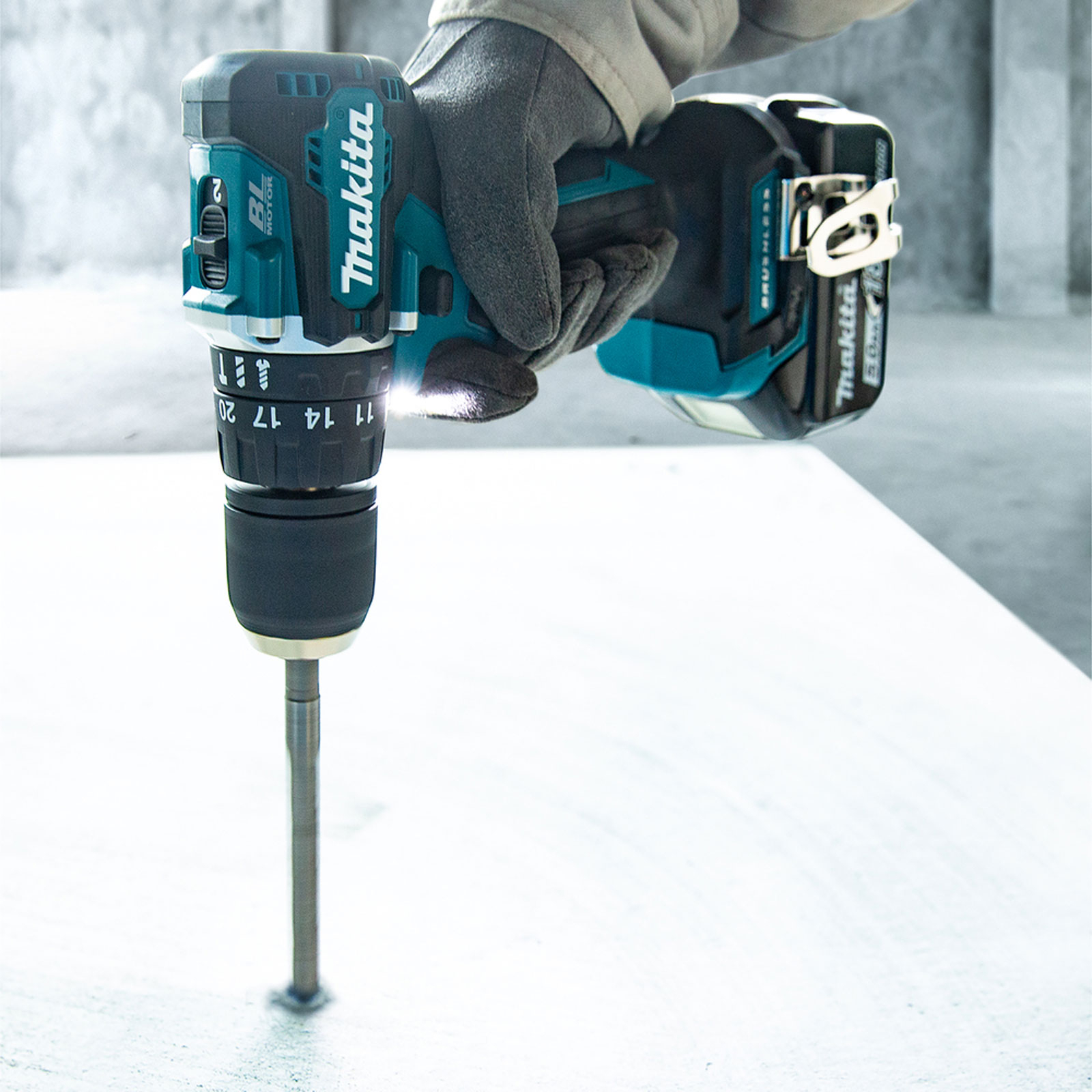 Makita DHP487RFJ Akku-Schlagbohrschrauber 18V / 2x 3,0 Ah Akkus + Ladegerät im Makpac