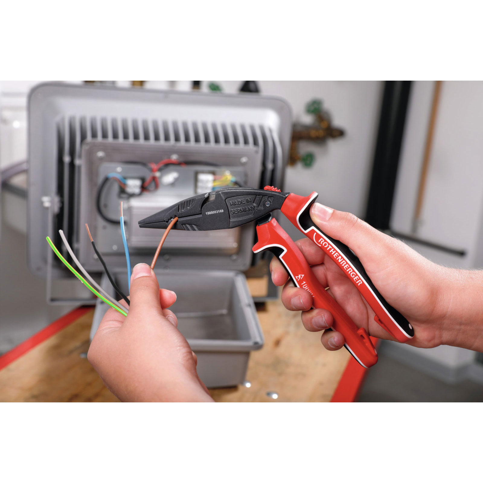 ergonomische_elekroinstallationszange_1500003169_aw01_86d6ac40