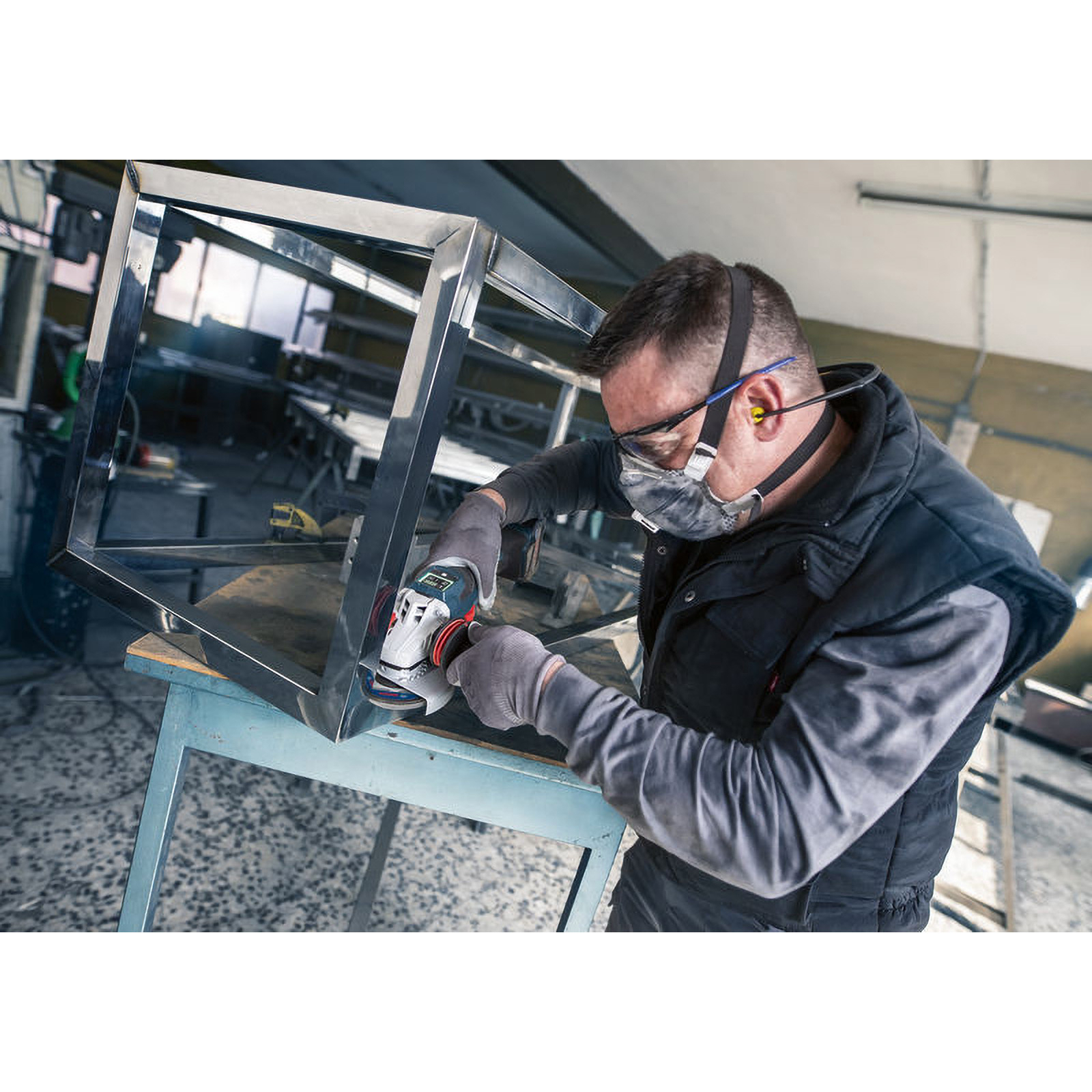 Bosch PRO N377 Multi Material Reinigungsscheibe 125 mm K60 - 2608607639
