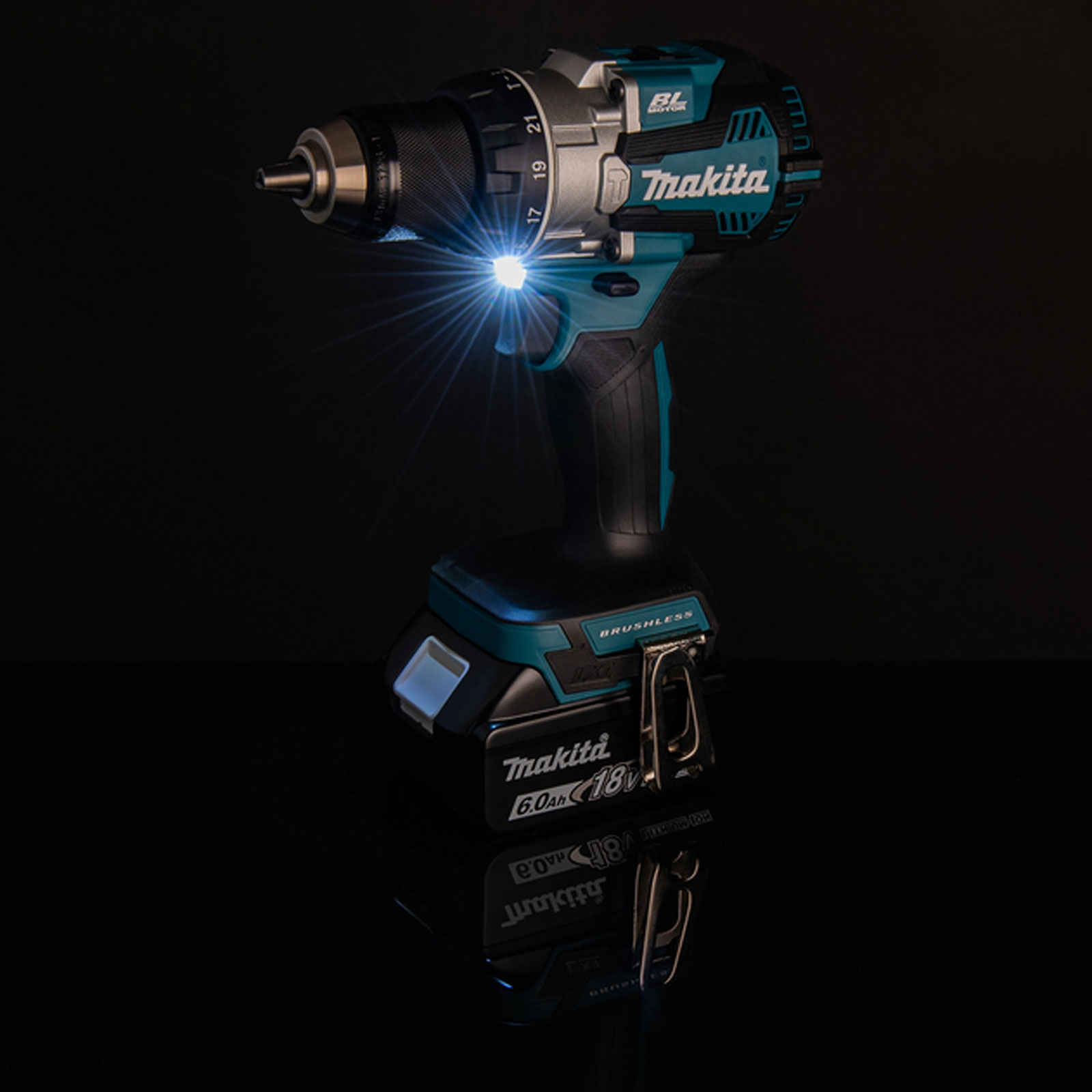 Makita DHP489RTJ Akku-Schlagbohrschrauber 18 V / 2x 5,0 Ah Akku + Ladegerät im MAKPAC