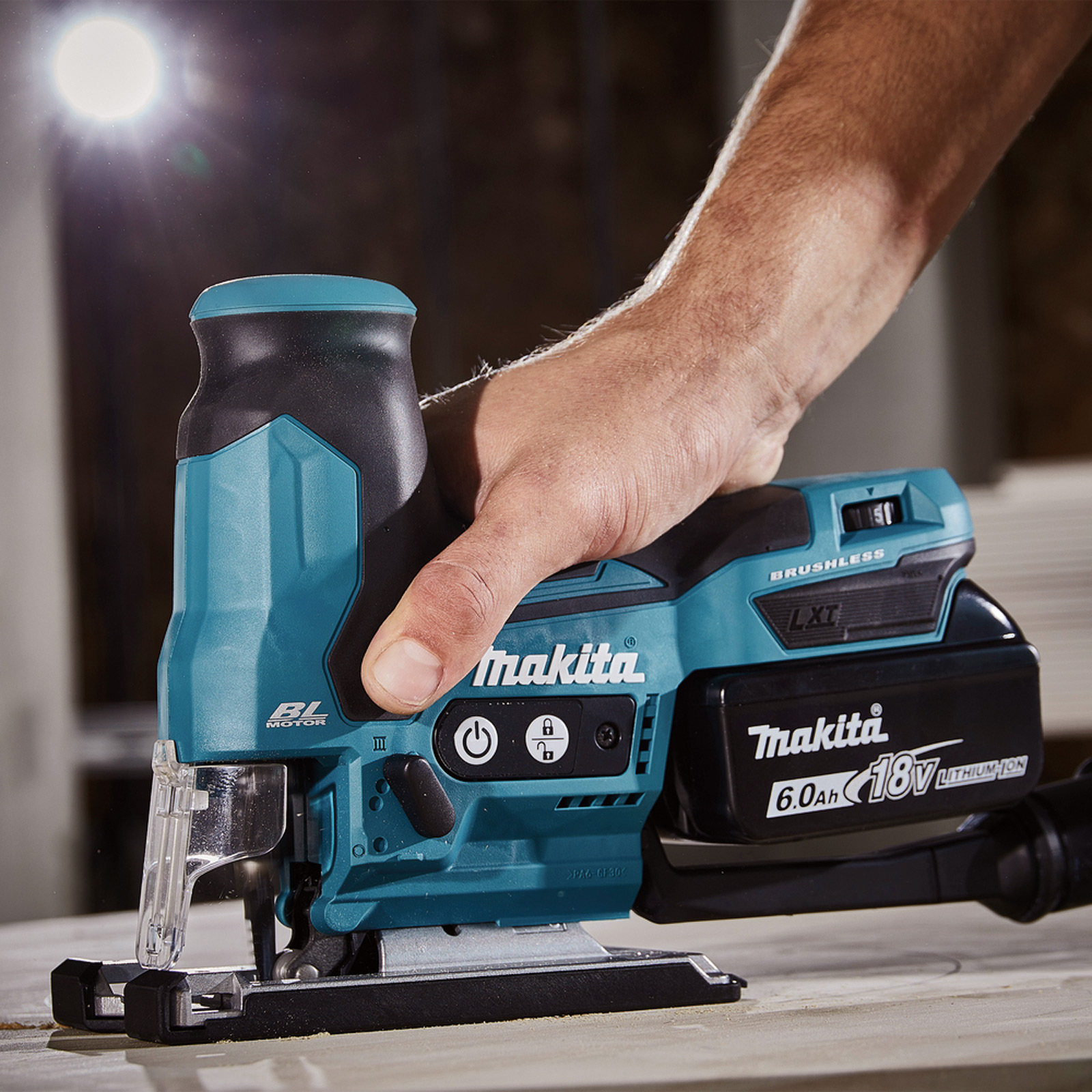 Makita DJV185RF1J Akku-Pendelhubstichsäge 18V / 1x 3,0 Ah Akku + Ladegerät im MAKPAC