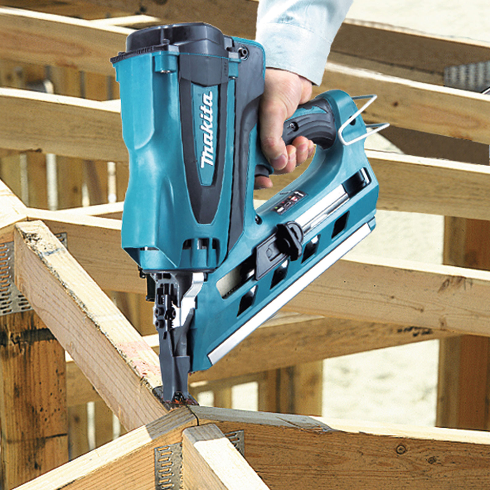 Makita GN900SE Akku-Gasnagler 7,2 V / 2x 1,5 Ah Akku + Ladegerät