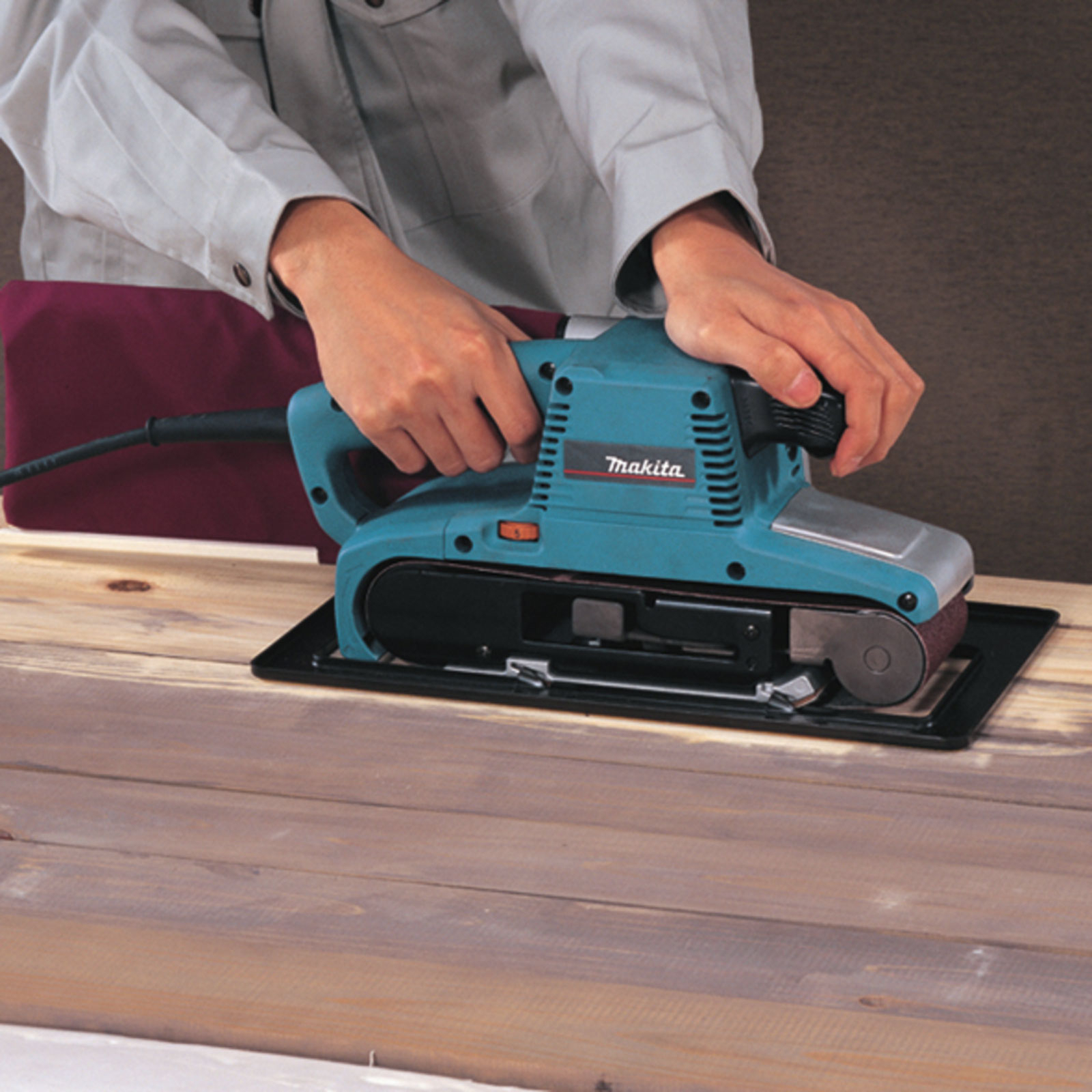 Makita 9920J Bandschleifer 76 mm 1.010 W im MAKPAC