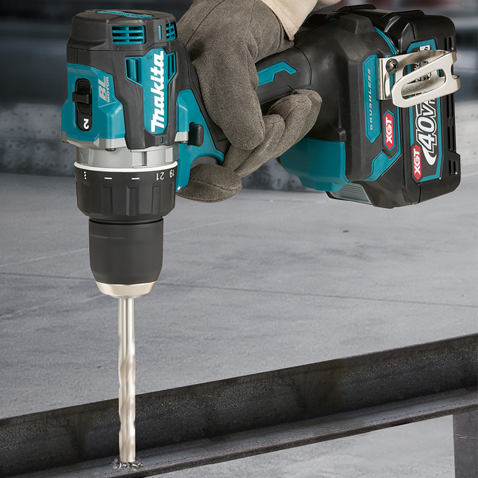 Makita DF002GA202 Akku-Bohrschrauber 40V max. / 2x 2,0 Ah Akku + Ladegerät im Makpac