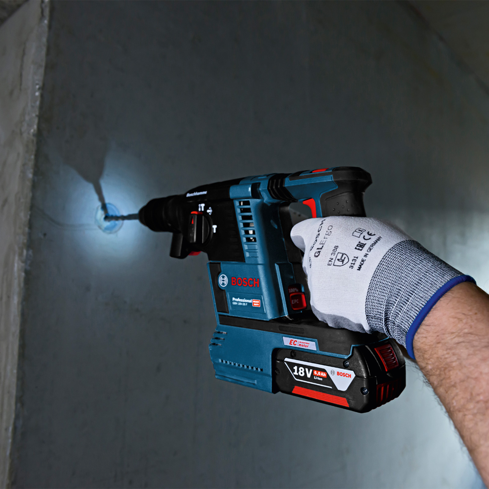 Bosch Akku-Bohrhammer GBH 18V-26 F mit SDS plus / 2x 5,5Ah ProCORE Akku + Ladegerät in L-Boxx - 061191000G