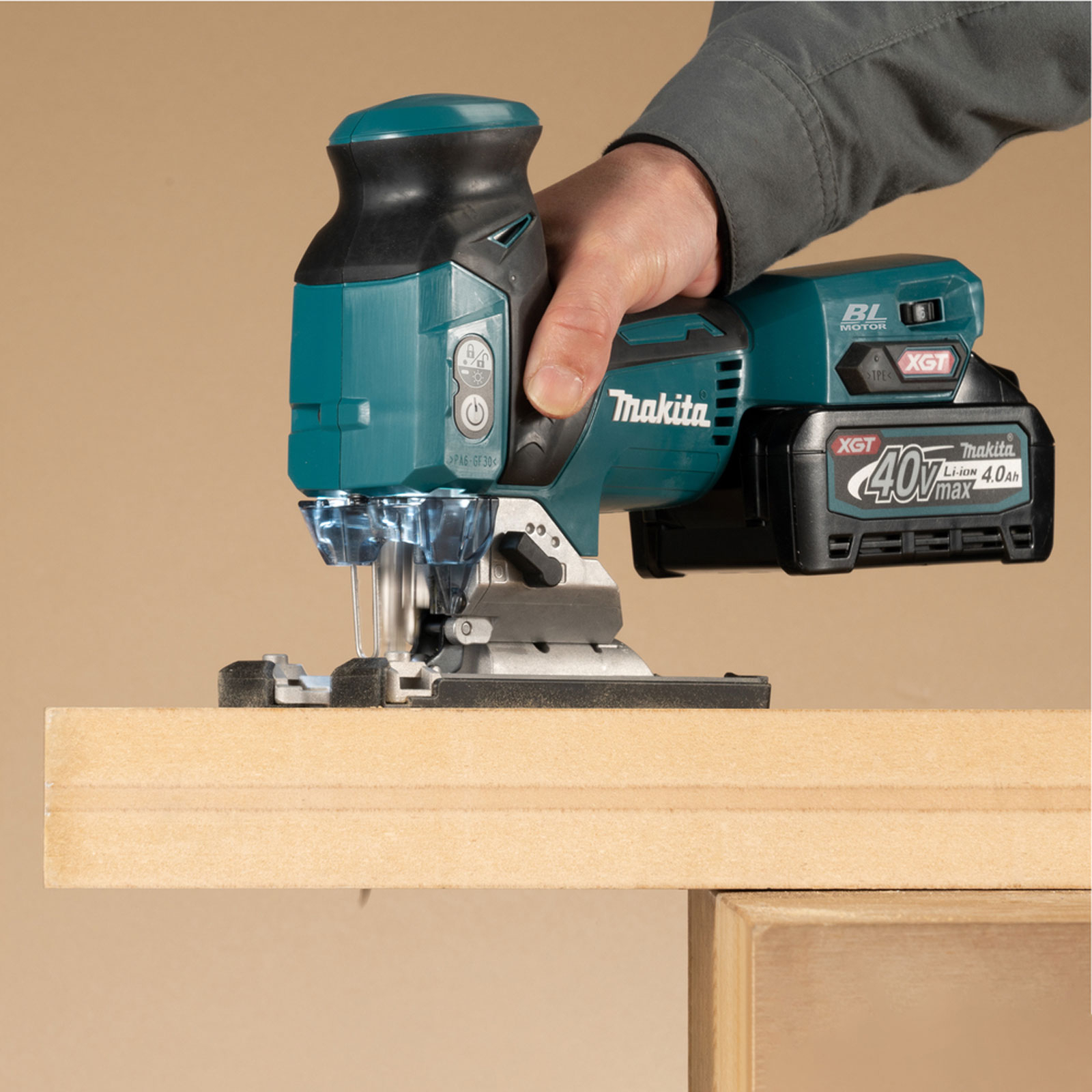 Makita JV001GD101 Akku-Pendelhubstichsäge 40 V max. / 1x 2,5 Ah Akku + Ladegerät im MAKPAC