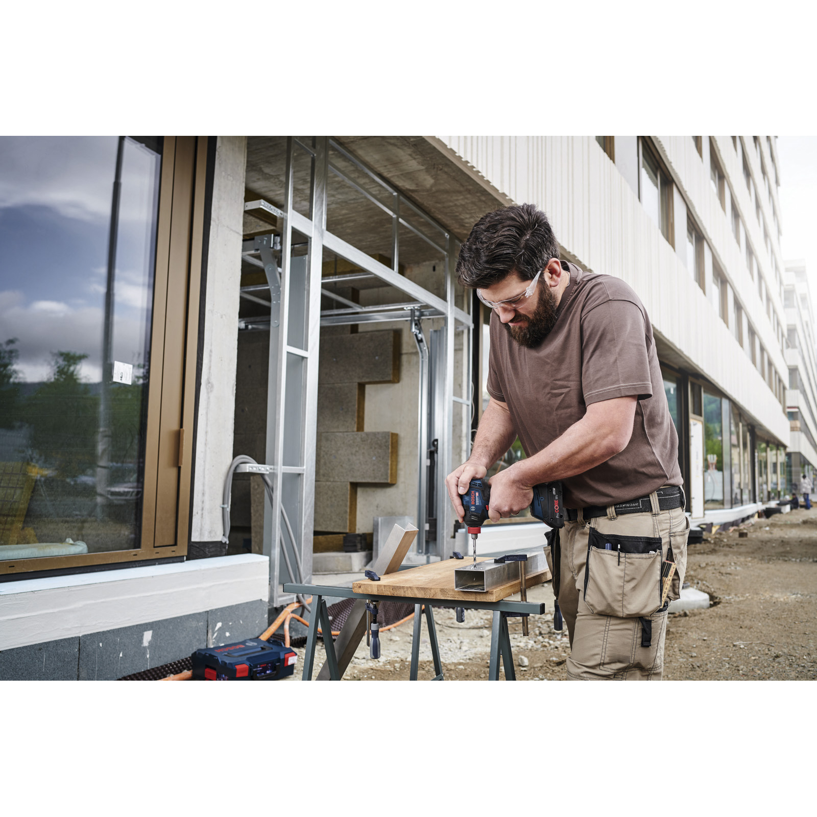 wide_shot_metal_drilling_pointteq_with_hex_shank_1845780_5