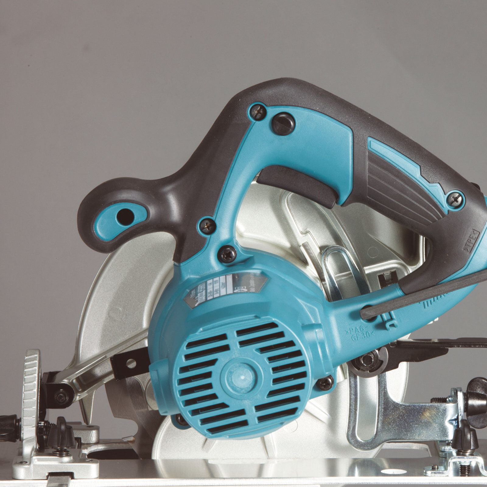 Makita HS6601J Handkreissäge 64 mm Ø 165 mm 1.050 W im MAKPAC