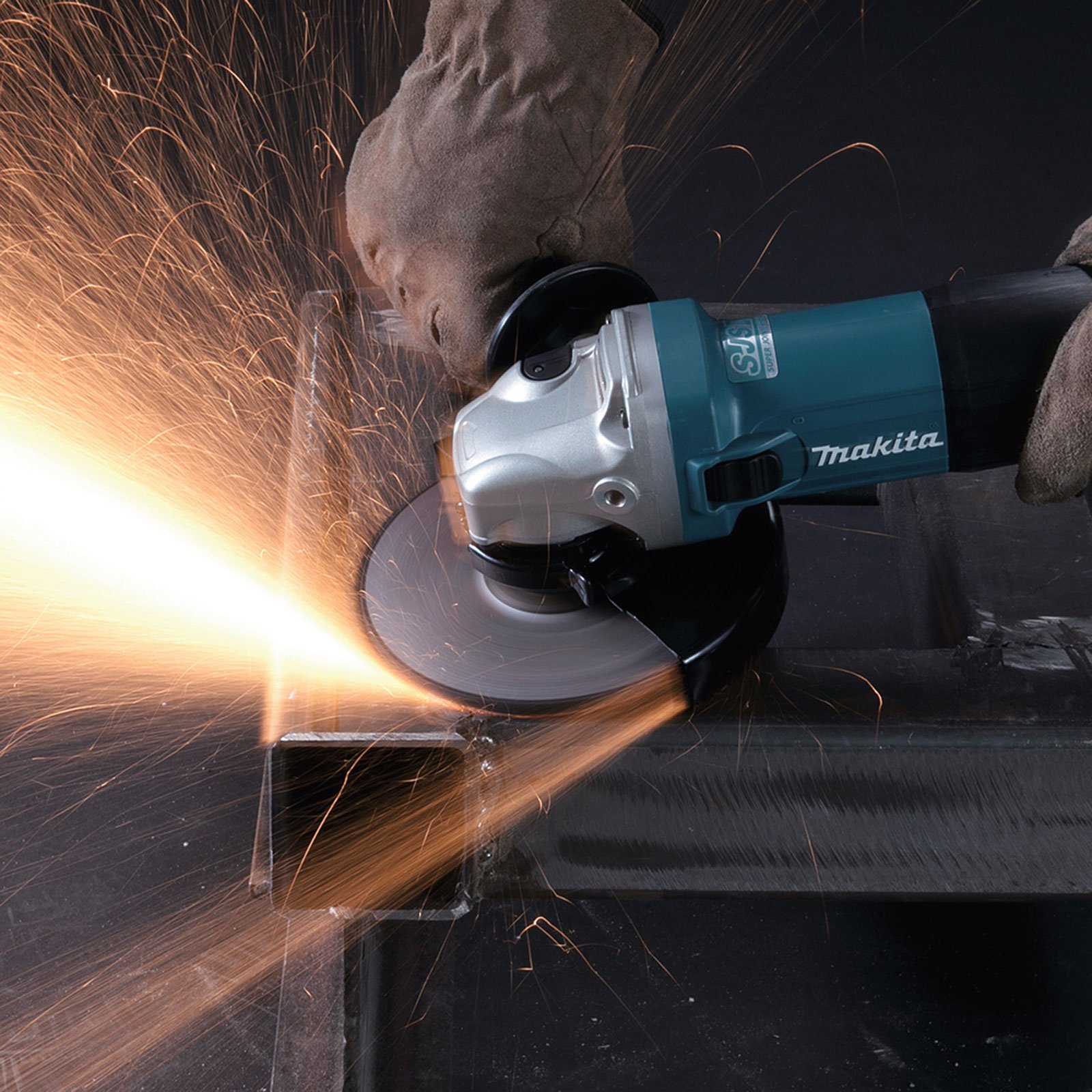 Makita GA6040CF01 Winkelschleifer Ø 150 mm 1.400 W