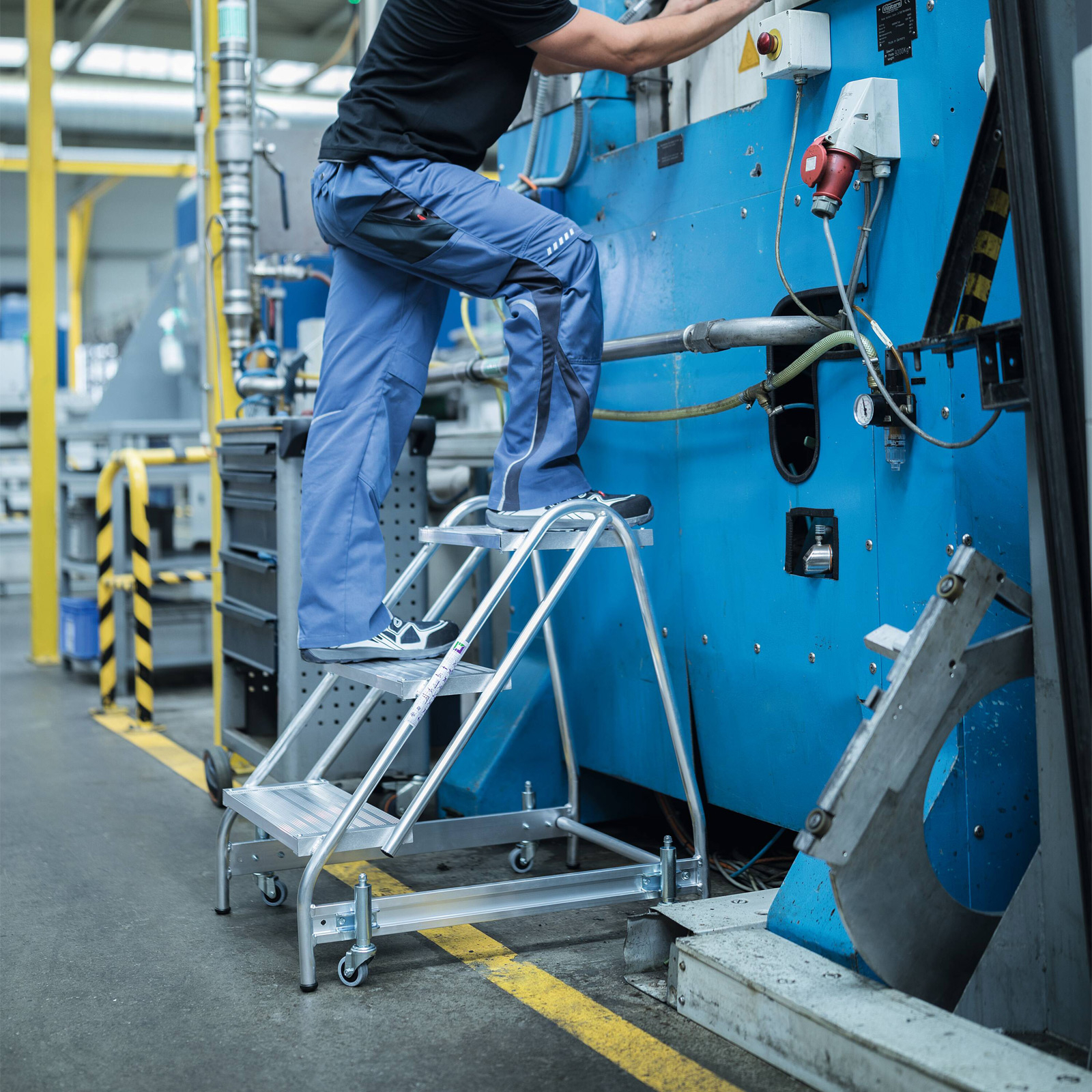 Günzburger Steigtechnik Arbeitspodest einseitig begehbar Aluminium geriffelt 2 Stufen - 050050