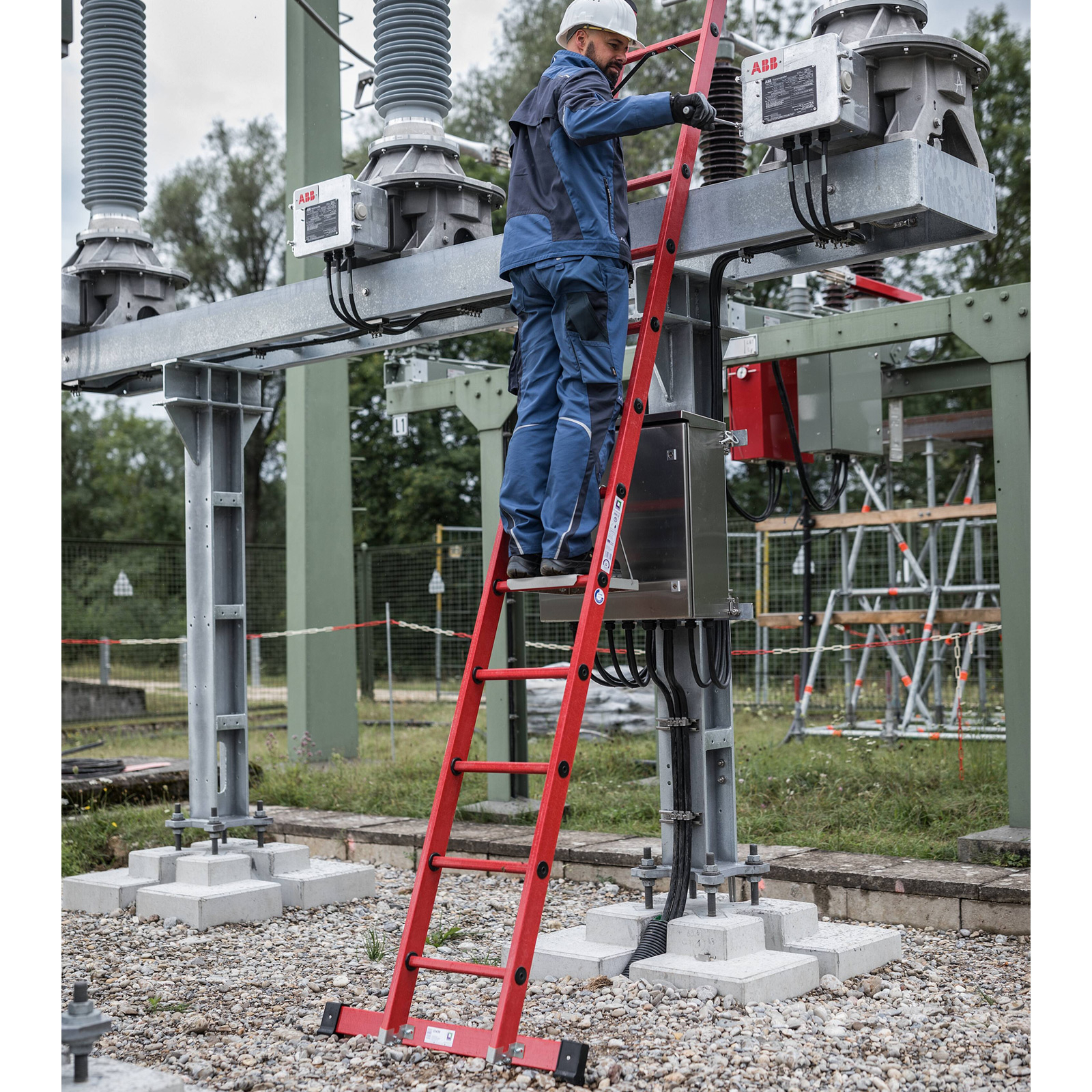 Günzburger Steigtechnik Sprossen-Anlegeleiter GFK mit Traverse 14 Sprossen - 036814