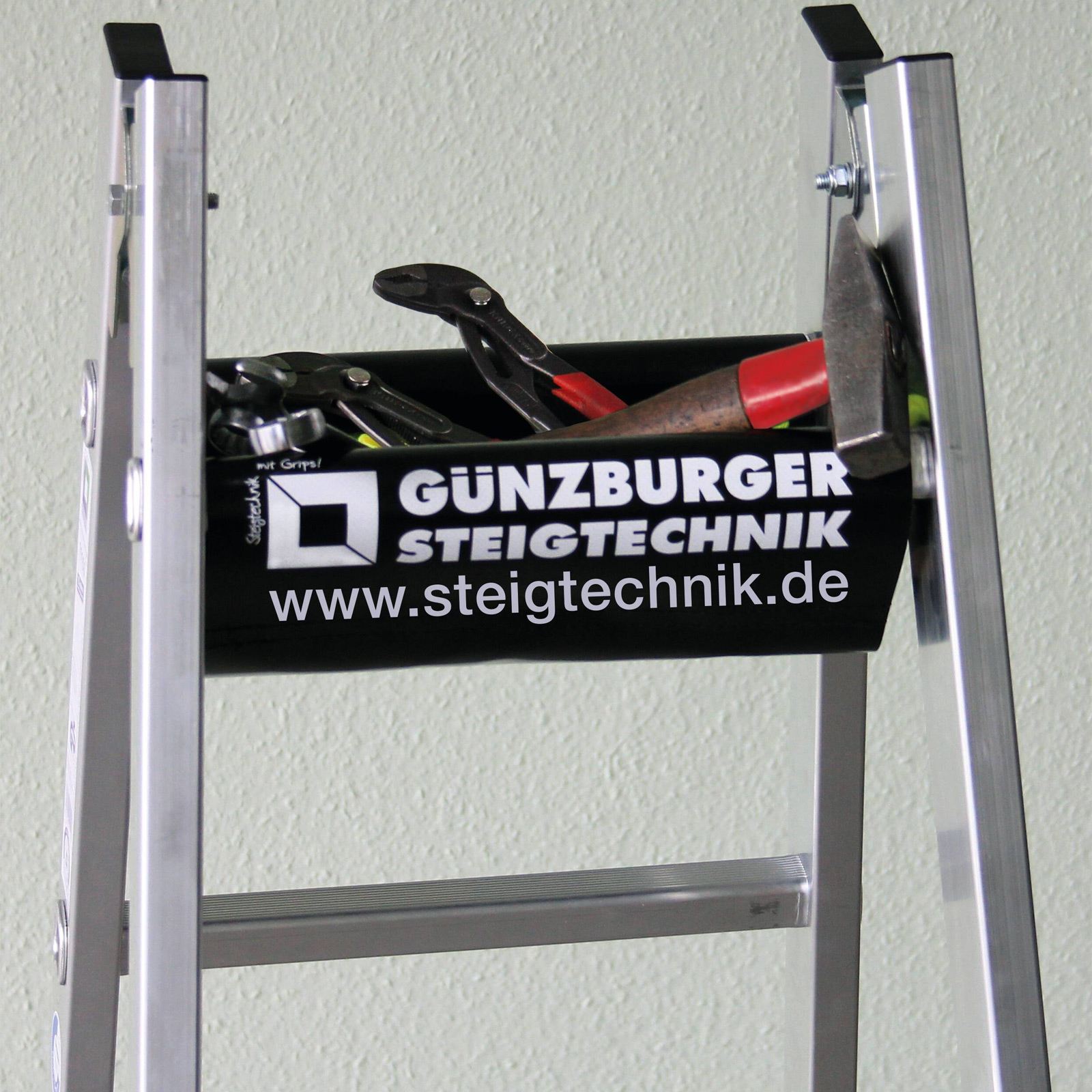guenzburger_sprossen-stehleiter_anwendungsbild-3_1
