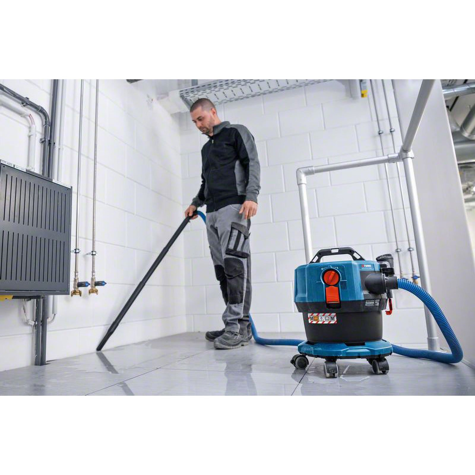 Bosch Akku-Staubsauger GAS 18V-12 MC / 2x 12,0 Ah ProCORE + Ladegerät