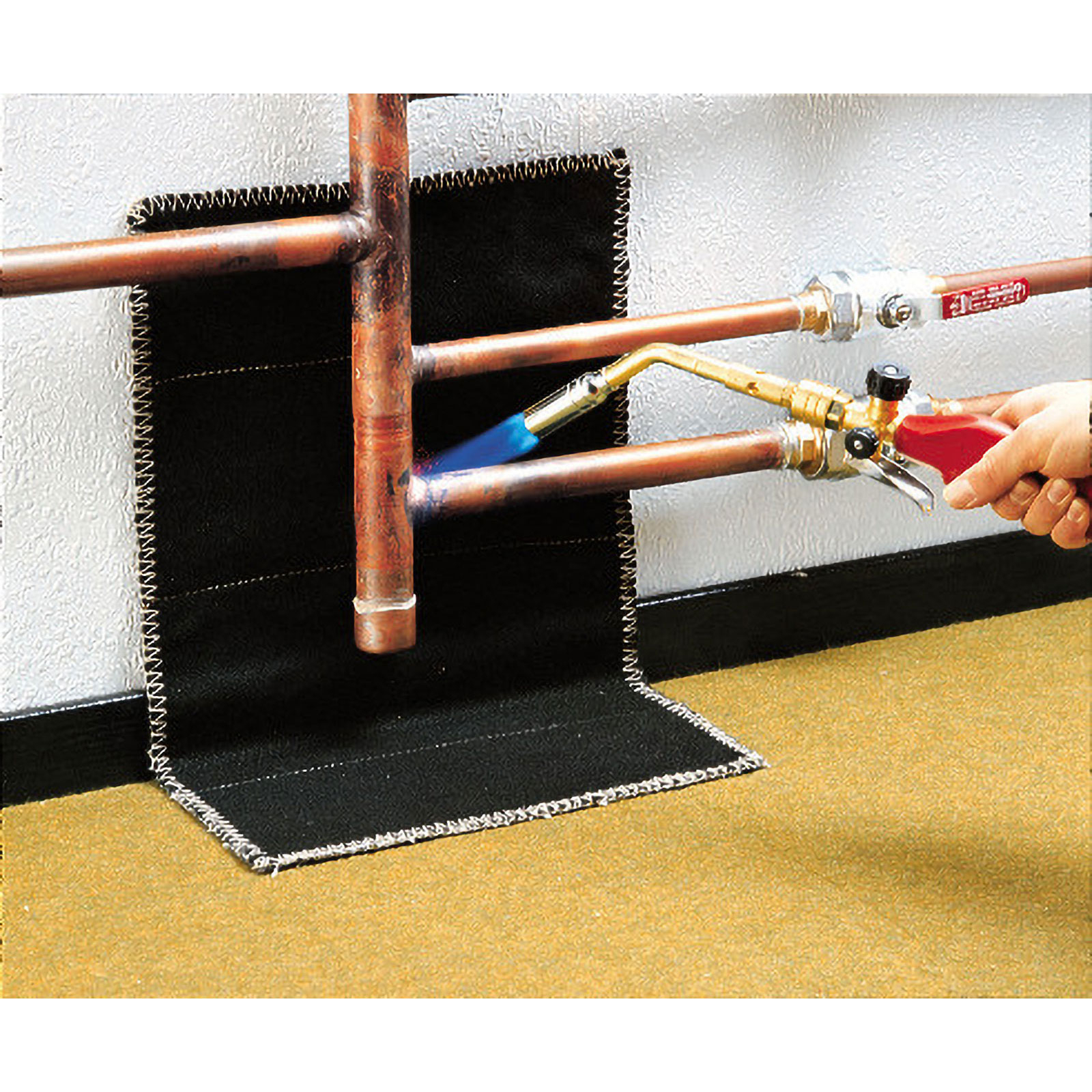 welding_blanket_action_image_4700_86d6ac40
