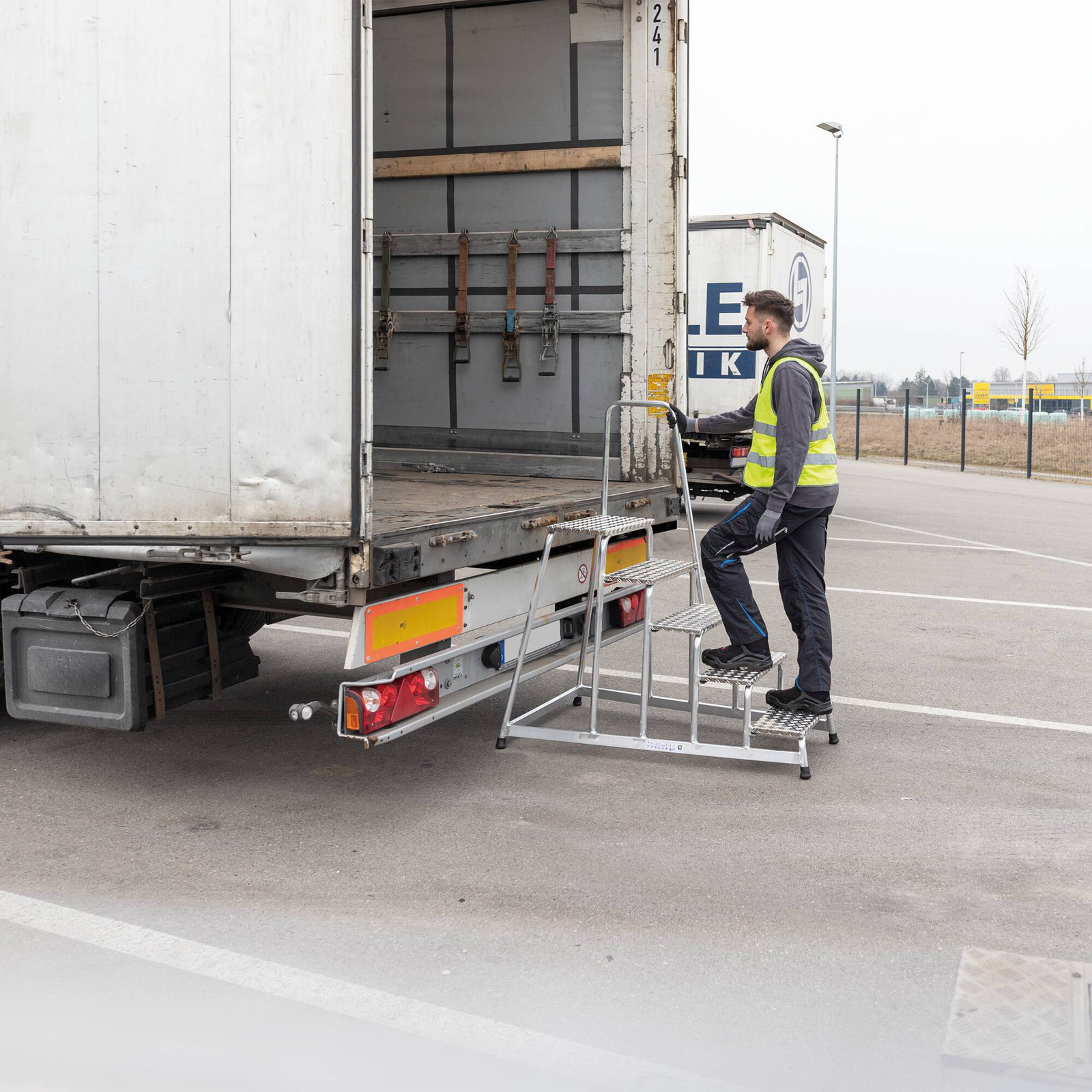 Günzburger Steigtechnik Arbeitspodest starr mit Handlauf 4 Stufen - 050044